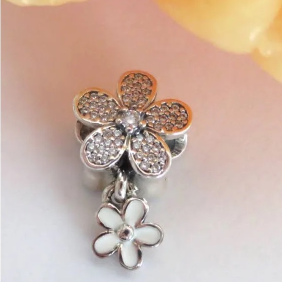 Dazzling Daisy Duo Charm - Picture 4 of 15